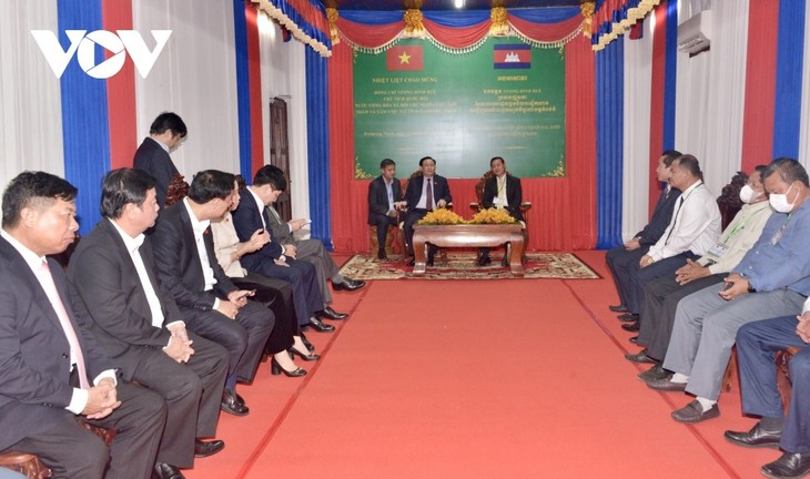 Chủ tịch Quốc hội Vương Đình Huệ thăm làm việc tại tỉnh Kampong Thom, Campuchia - ảnh 2