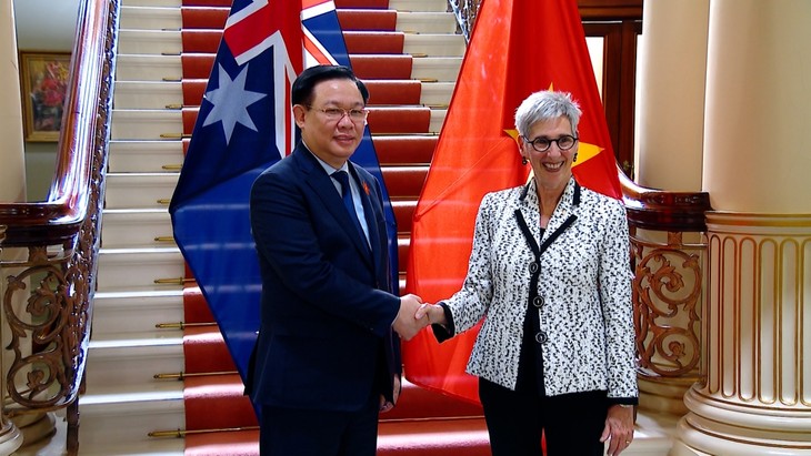 Chủ tịch Quốc hội Vương Đình Huệ gặp Thống đốc bang Victoria và tiếp đồng bộ trưởng Thương mại và sản xuất Australia - ảnh 1