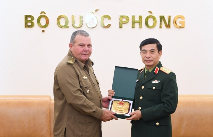 Triển khai hợp tác quốc phòng Việt Nam-Cuba toàn diện, hiệu quả, thiết thực hơn nữa - ảnh 1