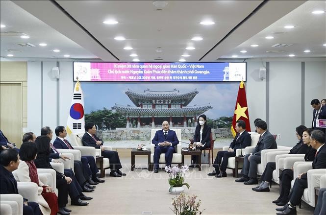 Chủ tịch nước Nguyễn Xuân Phúc thăm tỉnh Gyeonggi, Hàn Quốc - ảnh 1