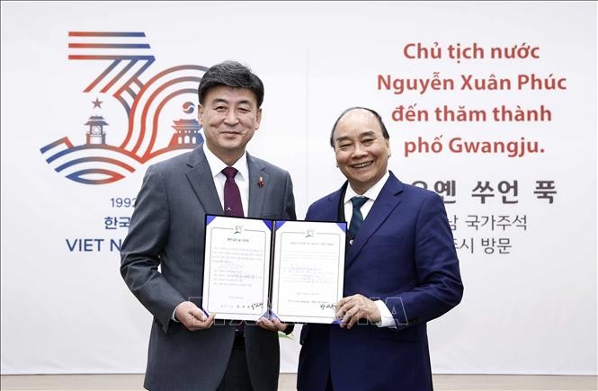 Chủ tịch nước Nguyễn Xuân Phúc thăm tỉnh Gyeonggi, Hàn Quốc - ảnh 2