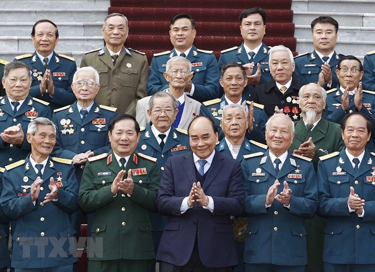 Chủ tịch nước Nguyễn Xuân Phúc gặp mặt Đoàn đại biểu các cựu chiến binh Bộ đội Tên lửa phòng không và sư đoàn 361 - ảnh 2