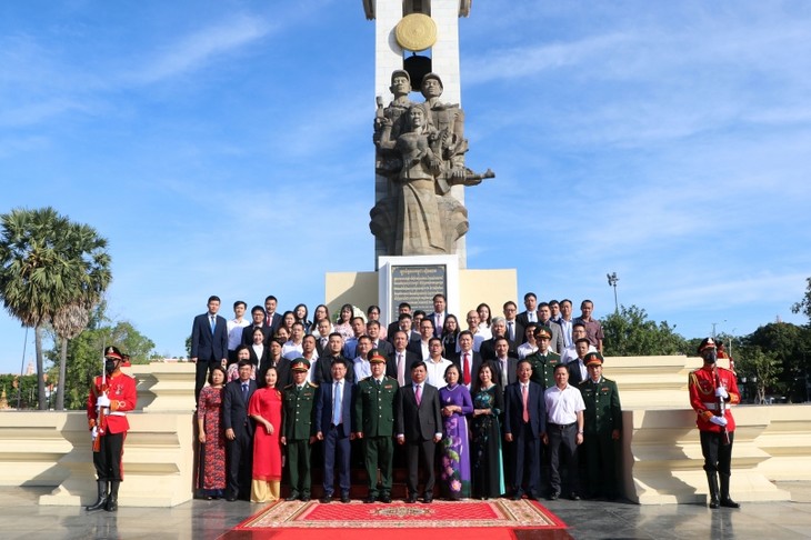 Kỷ niệm 78 năm ngày thành lập Quân đội Nhân dân Việt Nam tại Campuchia - ảnh 1
