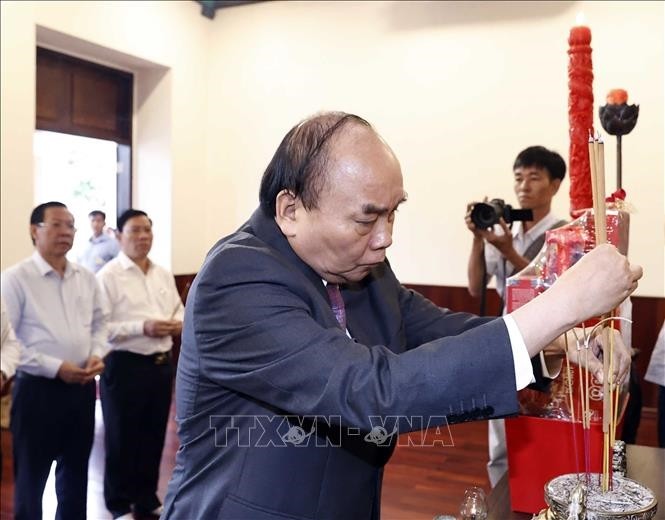 Chủ tịch nước Nguyễn Xuân Phúc thăm, chúc Tết gia đình các cố Lãnh đạo Đảng, Nhà nước  - ảnh 1