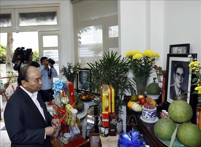 Chủ tịch nước Nguyễn Xuân Phúc thăm, chúc Tết gia đình các cố Lãnh đạo Đảng, Nhà nước  - ảnh 2