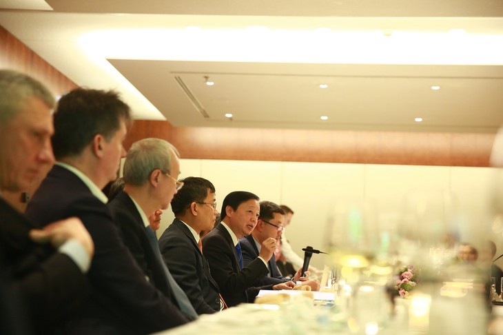 WEF 2023: Phó Thủ tướng Trần Hồng Hà tham dự đối thoại về tài chính xanh và phát triển bền vững tại Thụy Sĩ - ảnh 2