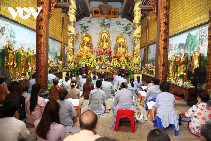 Chùa Phật Tích ở thủ đô Vientiane (Lào) tổ chức lễ Thượng Nguyên - ảnh 1