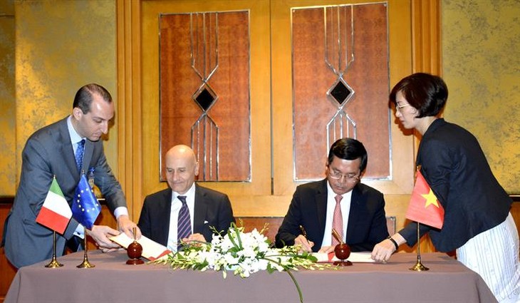 越南与意大利签署2019-2022年教育合作行动计划 - ảnh 1