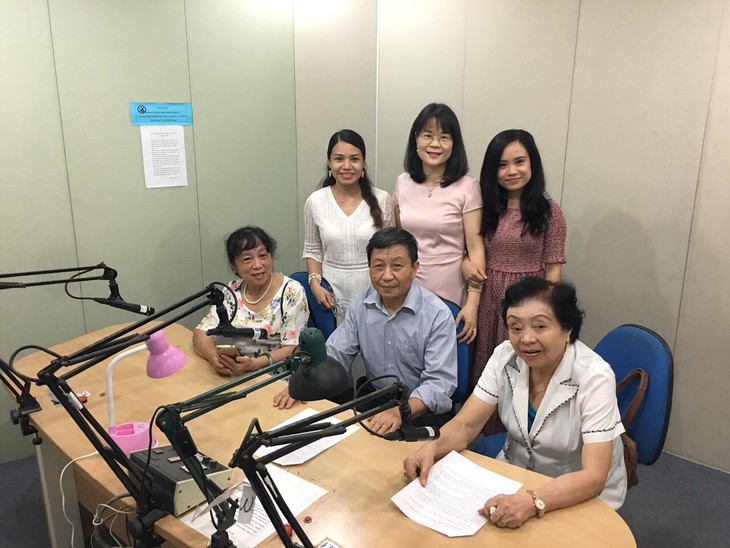 越南之声广播电台对外部华语广播诞生与发展74周年 - ảnh 1