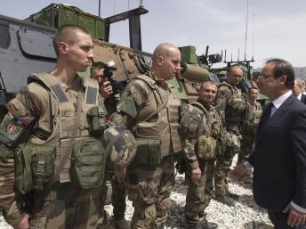 French president affirms troop withdrawal from Afghanistan before year-end - ảnh 1