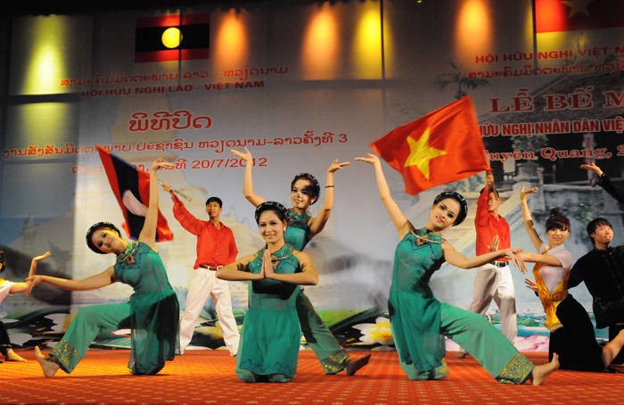 3rd Vietnam-Laos Friendship Festival closes - ảnh 1