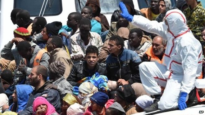 Italy rescues 3,300 boat migrants in one day - ảnh 1