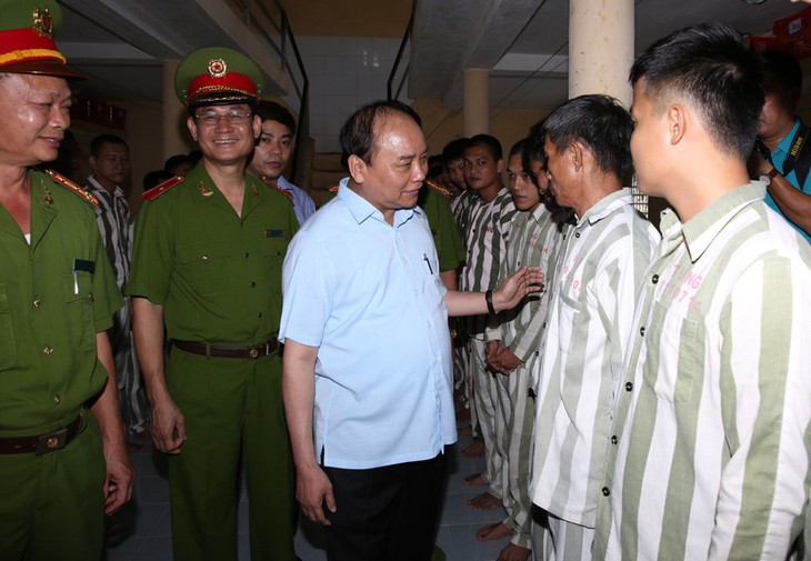 Deputy PM Nguyen Xuan Phuc examines amnesty activities in Dong Nai - ảnh 1
