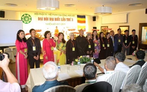 Vietnamese-Czech Buddhist followers turn toward their homeland - ảnh 1