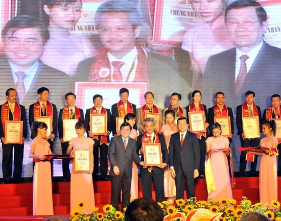 President presents Vietnamese High-Quality Goods awards - ảnh 1