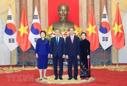 RoK President Moon Jae-in wraps up state visit to Vietnam - ảnh 1
