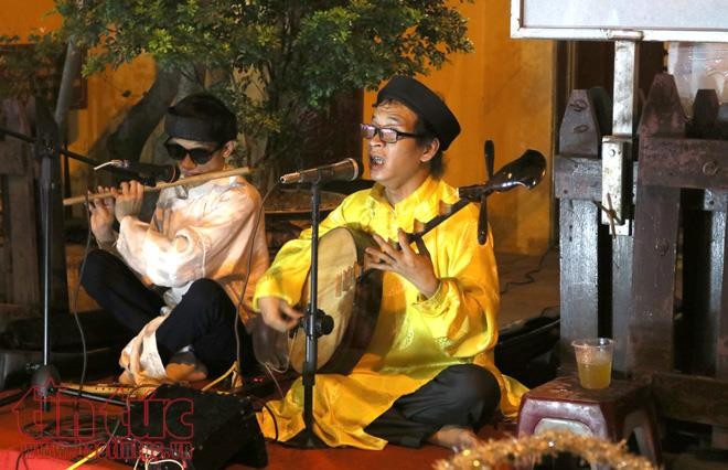 Music performances liven up Hanoi’s Old Quarter - ảnh 1