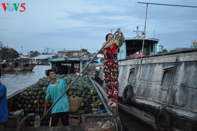 Floating markets – a typical cultural feature of the Mekong region - ảnh 2
