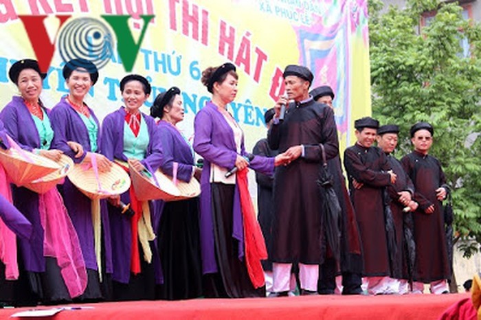 Dum singing enthralls visitors to Hai Phong's spring festivals  - ảnh 1