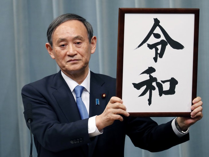 Japan reveals new era name “Reiwa” as Emperor Akihito to abdicate - ảnh 1