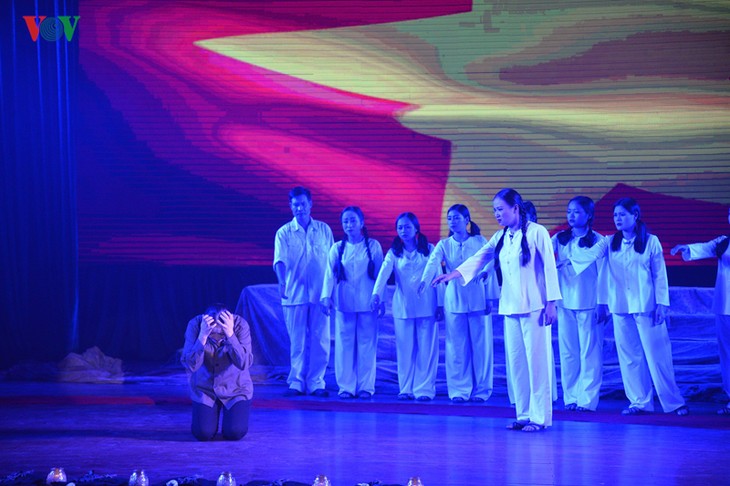 Musical play “Truong Bon flower and fire” - a tribute to fallen soldiers  - ảnh 1