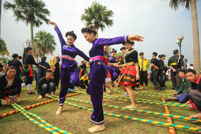 Week-long event honors culture of Vietnamese ethnic groups - ảnh 1