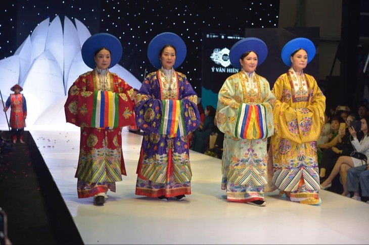Vietnam’s ancient costumes – connecting present and the past - ảnh 2