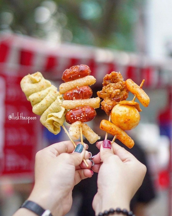 Mouth-watering snacks available at low prices on Nguyen Hue pedestrian street - ảnh 5