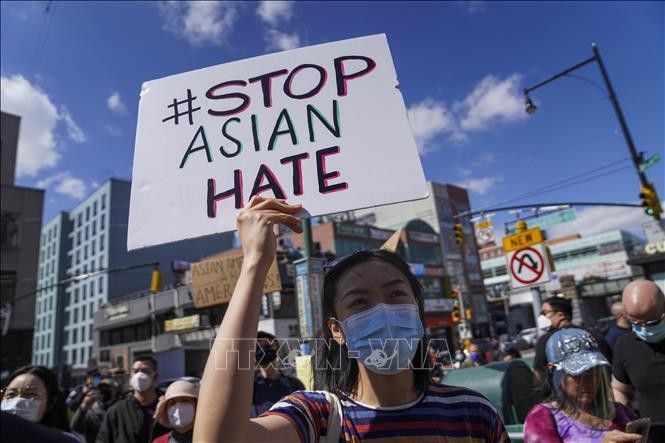 US demonstrators rally nationwide against anti-Asian violence - ảnh 1