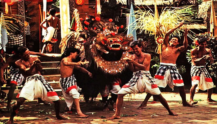 Balinese dance - religious, artistic expression of Indonesian islanders - ảnh 2