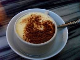 Café, un hábito cotidiano de los hanoiyenses - ảnh 2