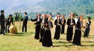 Los Kho Mu reciben el Tet tradicional - ảnh 2