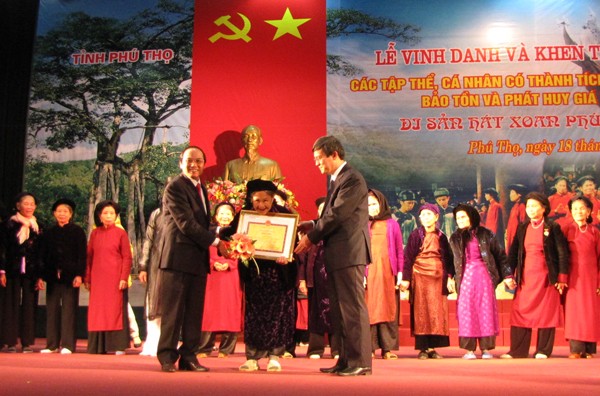Vietnam elogia a colectivos e individuos por la conservación del canto Xoan - ảnh 1