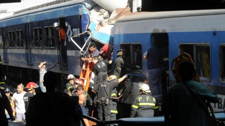 Catastrófico accidente ferroviario sacude Argentina - ảnh 1