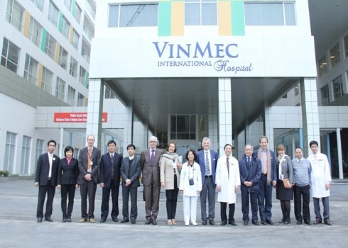 La delegación de Bélgica visita Hospital internacional de Vinmec - ảnh 1