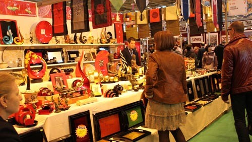 Productos artesanales vietnamitas son apreciados en Feria primaveral de París - ảnh 1