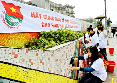 7 mil personas participan en campaña “Amo a Hanoi” - ảnh 1