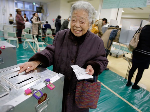 Electores japoneses comienzan a elegir Cámara Baja - ảnh 1