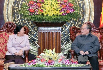 Recibe el líder legislativo de Vietnam a su homóloga laosiana  - ảnh 1
