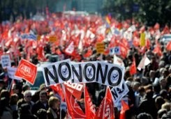 Manifestaciones protestan despidos del sector bancario español  - ảnh 1