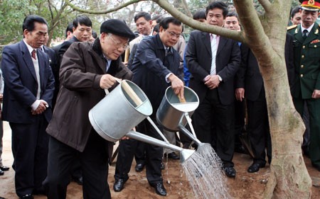Dirigente partidista vietnamita promueve la plantación de árboles en primavera - ảnh 1