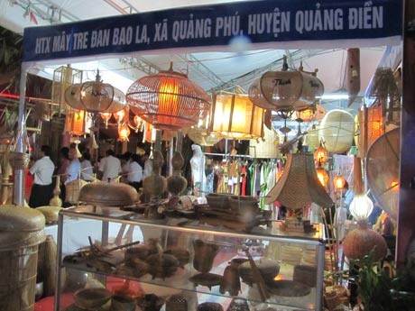 Inaugurada exposición de aldeas artesanales en Hue  - ảnh 1