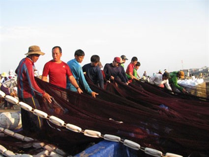 Arrancan los programas de apoyo a los pescadores de Hoang Sa y Truong Sa  - ảnh 1