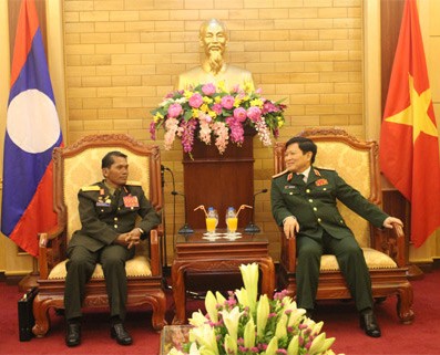 Una delegación partidista de Laos visita Vietnam  - ảnh 1