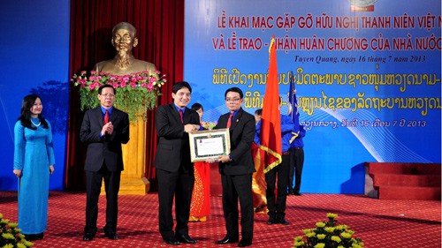 Inaugurado encuentro juvenil de amistad Vietnam-Laos 2013 - ảnh 1