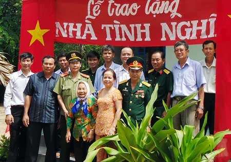 Vietnam presta atención a personas con méritos revolucionarios - ảnh 1