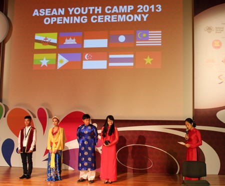 Vietnam en el Campamento juvenil de ASEAN en Singapur - ảnh 1