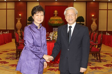 Recibe Líder partidista de Vietnam a la presidenta surcoreana  - ảnh 1