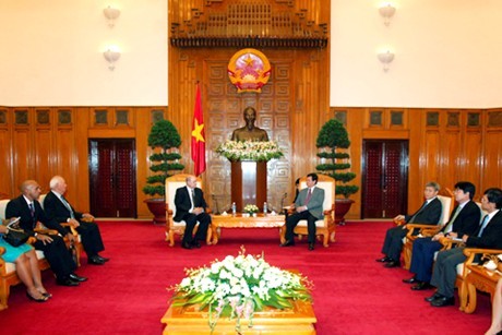 Primer ministro de Vietnam recibe reflexión de Fidel Castro - ảnh 1