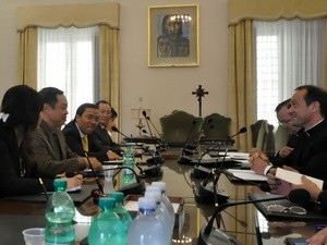 Comité gubernamental de Culto de Vietnam visita y trabaja en el Vaticano - ảnh 1